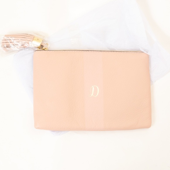 G.I.L.I. Peach fuzz color pebble grain leather monogram pouch bag with letter D - Picture 5 of 13